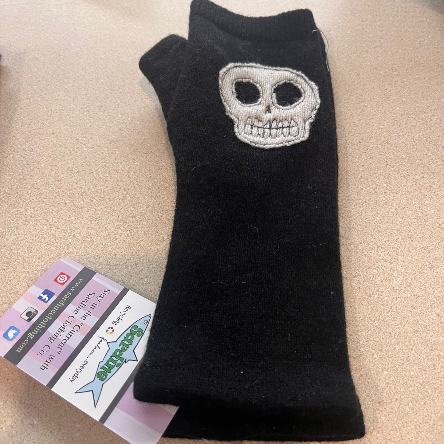 Cashmere Hand Warmers - Skull