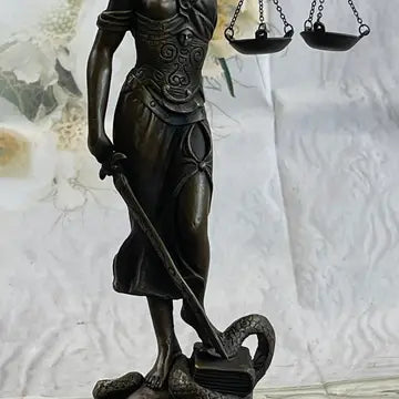 Lady Justice - Bronze - 11"